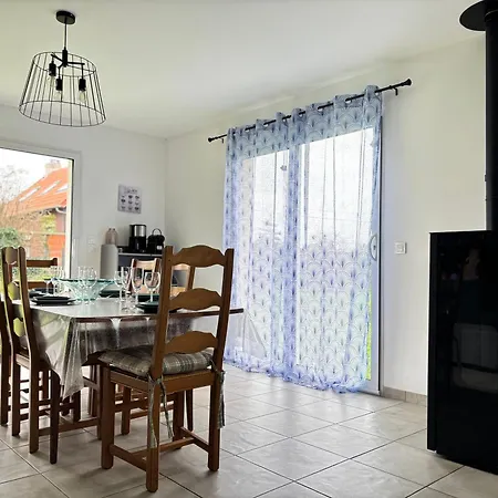 Hébergement de vacances Les Dunes, Maison Neuve 8 P Bien équipée Jardin Clos, Terrasse équipée, Parking, Garage à 850 M De La Et Centre Bourg, Sur Plages Du Débarquement Près Arromanches Et Bayeux, Chiens Bienvenus